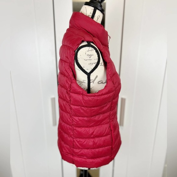 GAP Red Quilted Vest - Picture 6 of 10